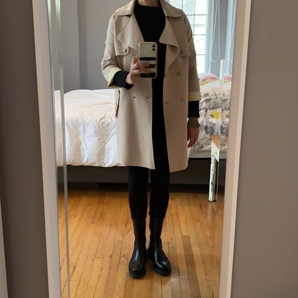 Gorgeous light weight trench style coat - Picture 3 of 12